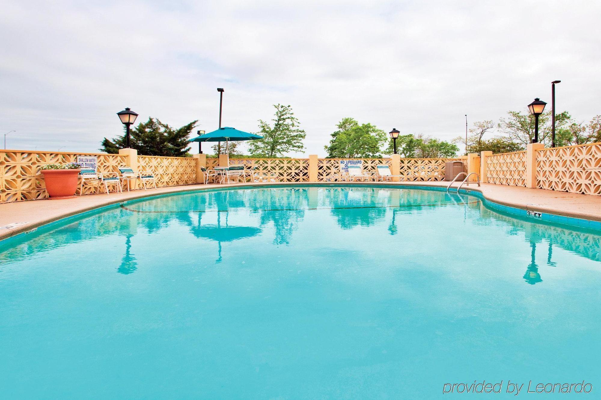 La Quinta By Wyndham Charleston Riverview Exterior photo