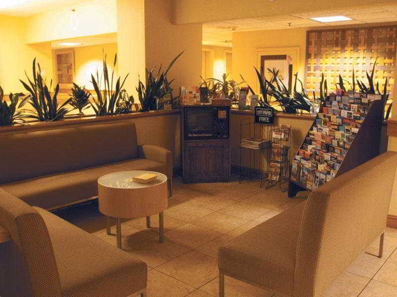 La Quinta By Wyndham Charleston Riverview Interior photo