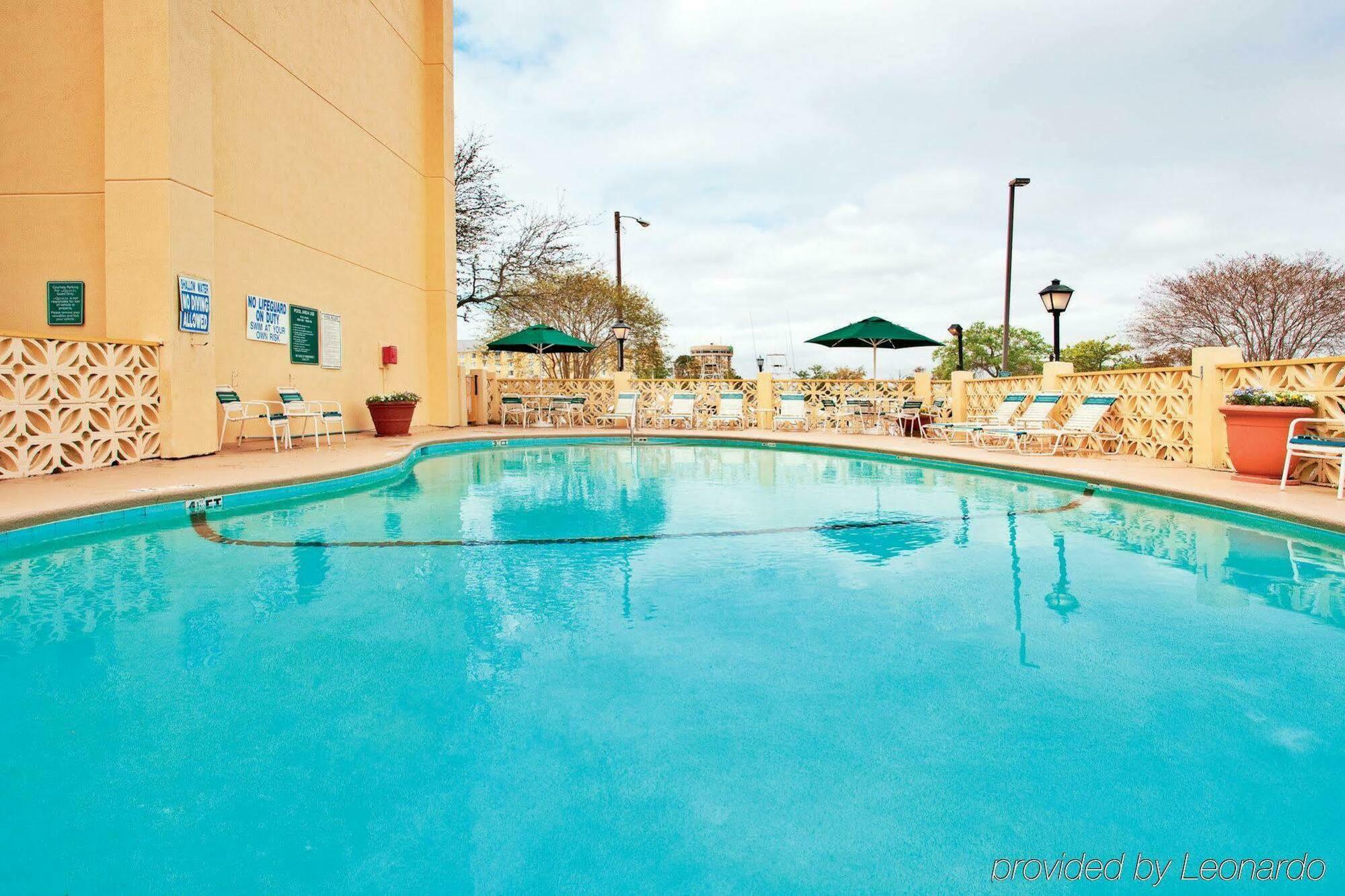 La Quinta By Wyndham Charleston Riverview Exterior photo